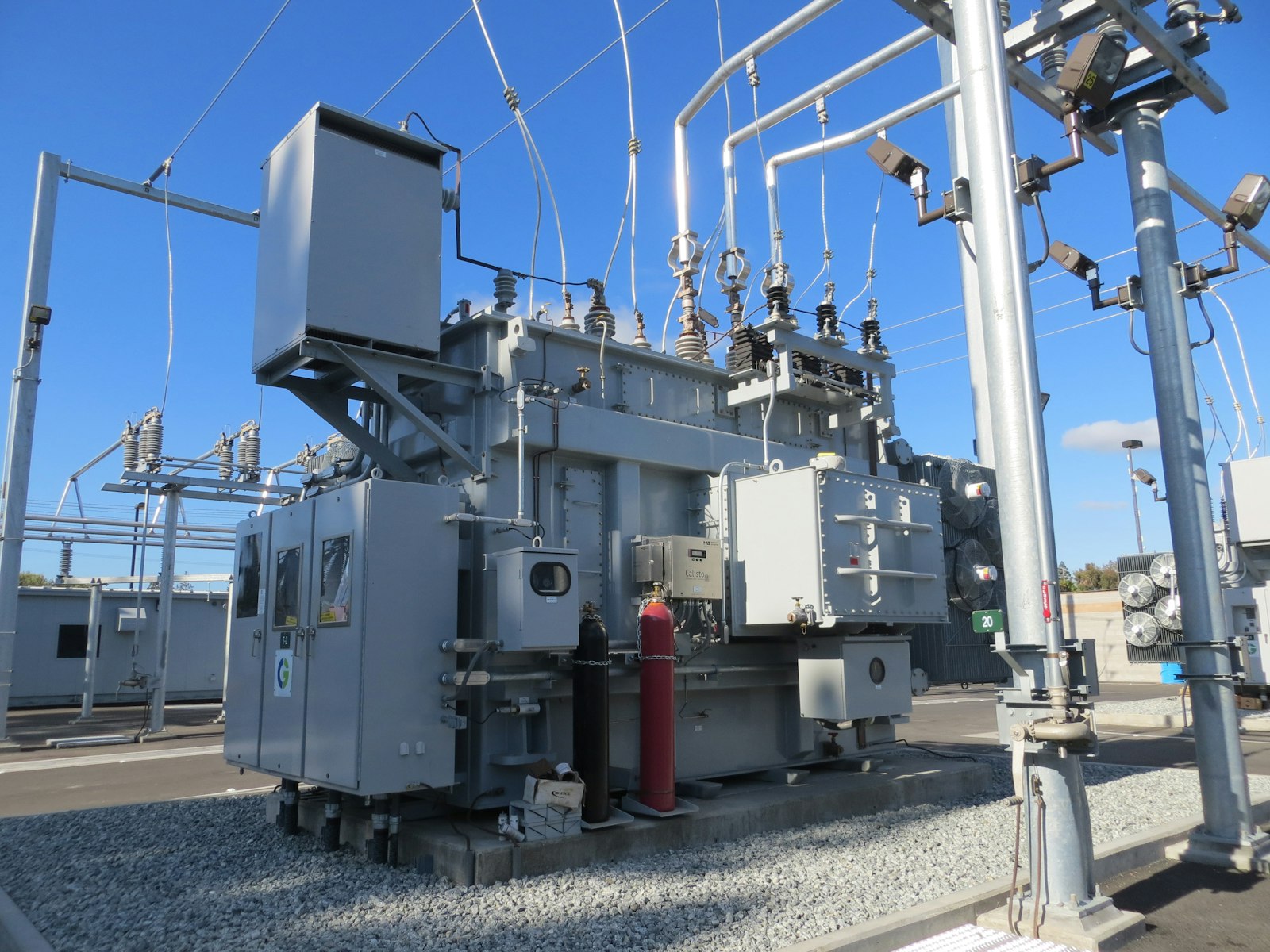 Poste de transformation électrique et équipements haute tension