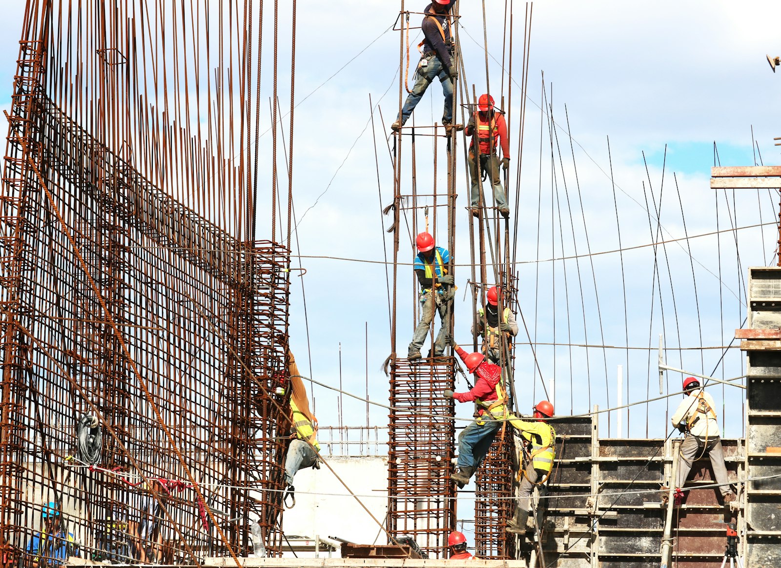 Chantier de gros œuvre en cours d'élévation